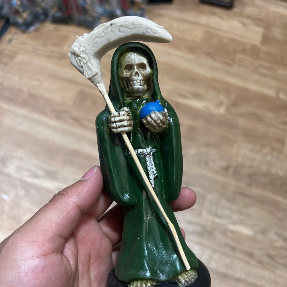 Santa muerte statue